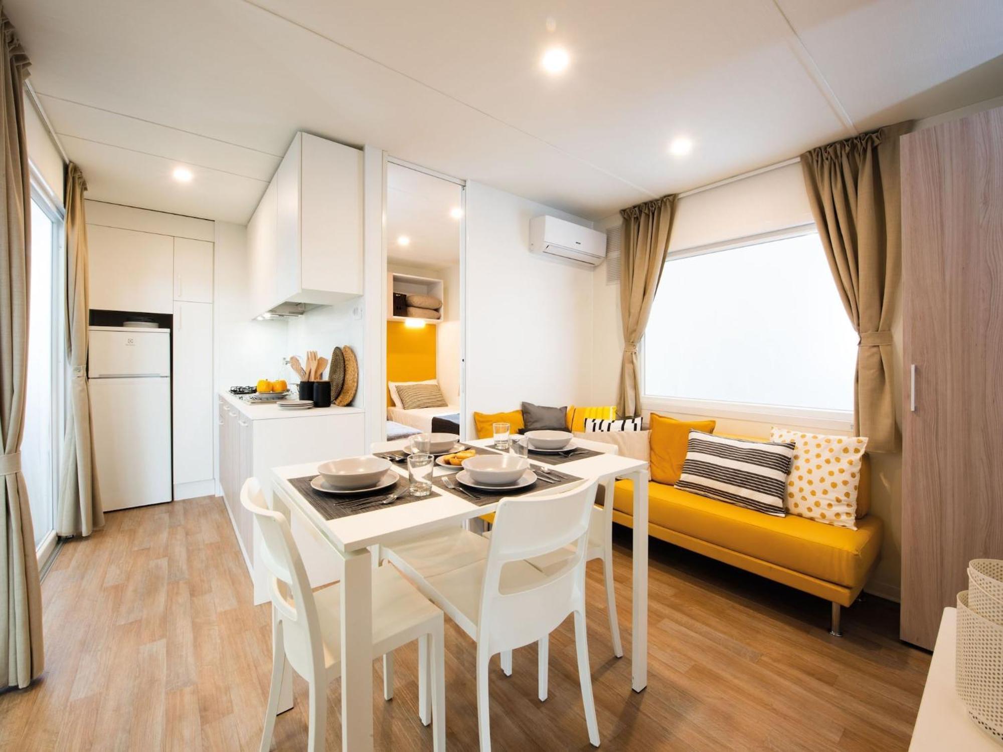 Mobile Home Mediteran Superior By The Pool In Caravan Park Strasko, Novalja Exterior photo