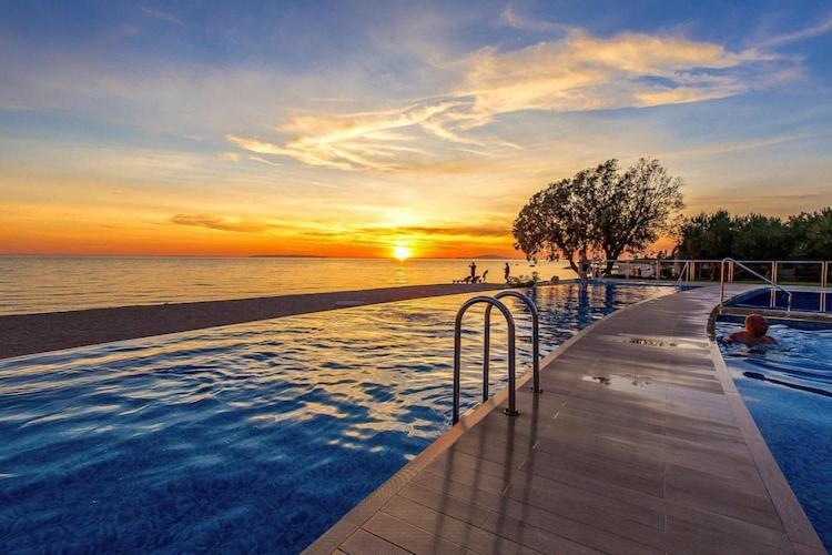 Mobile Home Mediteran Superior By The Pool In Caravan Park Strasko, Novalja Exterior photo