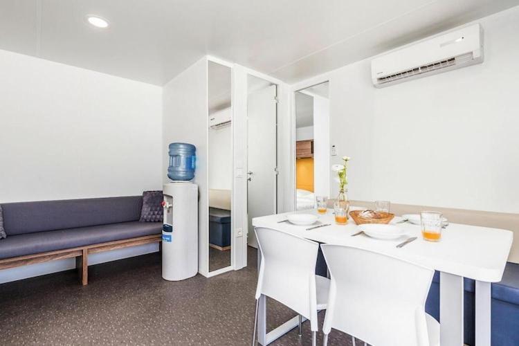 Mobile Home Mediteran Superior By The Pool In Caravan Park Strasko, Novalja Exterior photo
