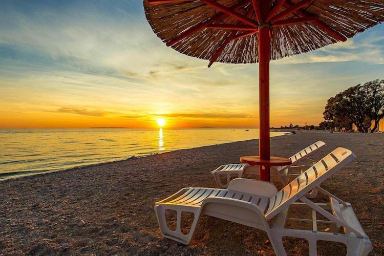 Mobile Home Mediteran Superior By The Pool In Caravan Park Strasko, Novalja Exterior photo