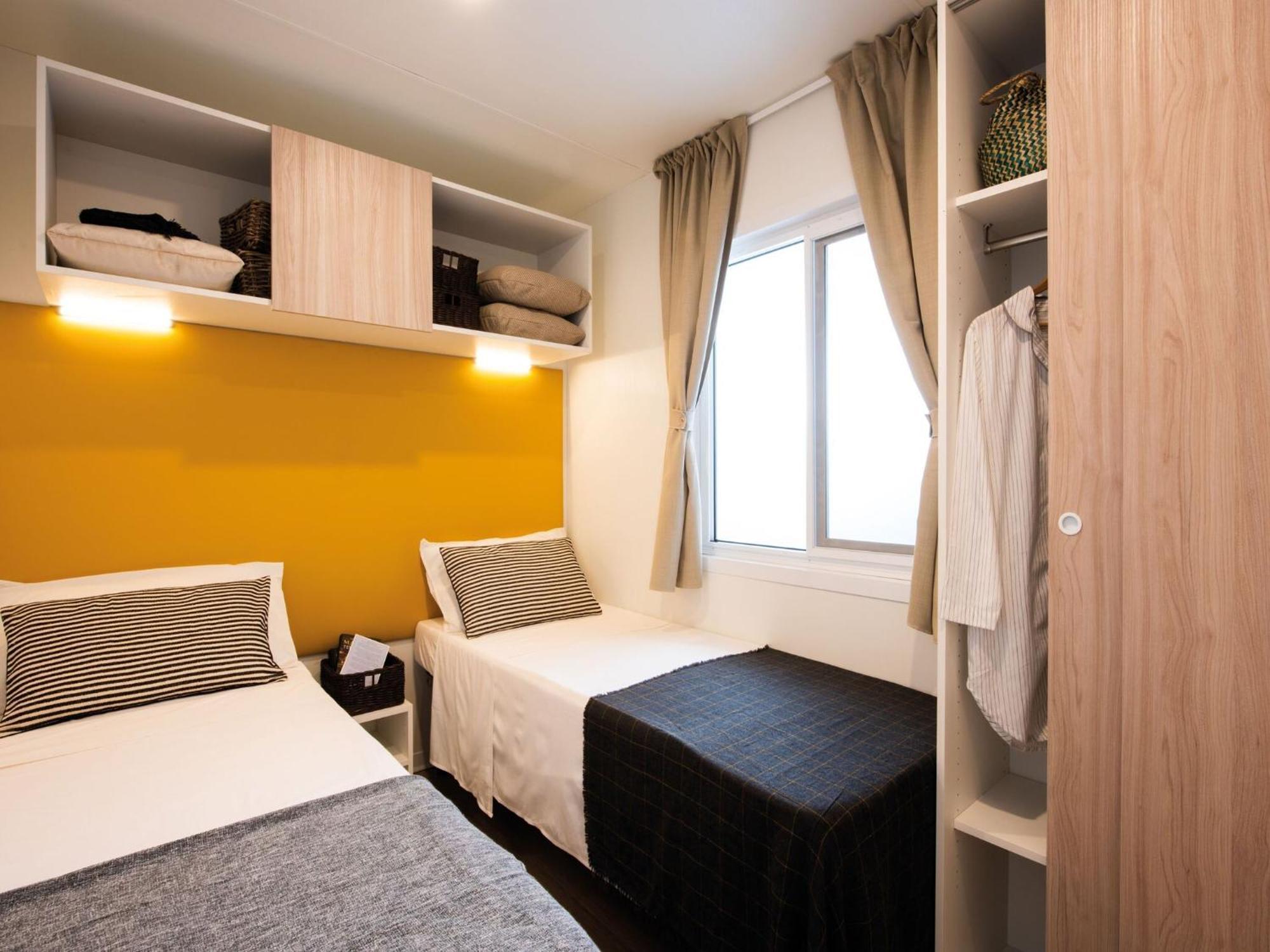 Mobile Home Mediteran Superior By The Pool In Caravan Park Strasko, Novalja Exterior photo