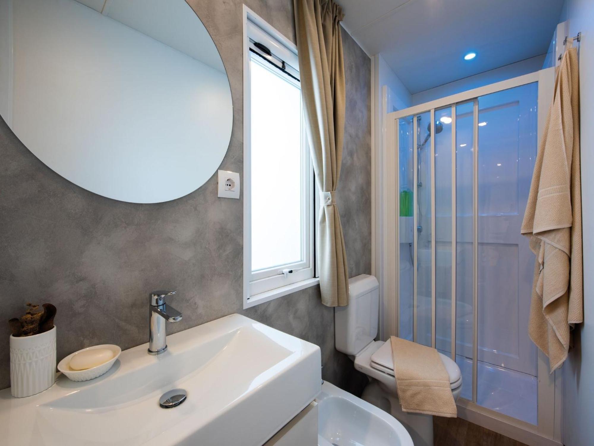 Mobile Home Mediteran Superior By The Pool In Caravan Park Strasko, Novalja Exterior photo