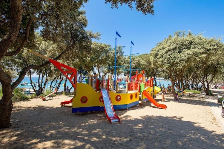 Mobile Home Mediteran Superior By The Pool In Caravan Park Strasko, Novalja Exterior photo